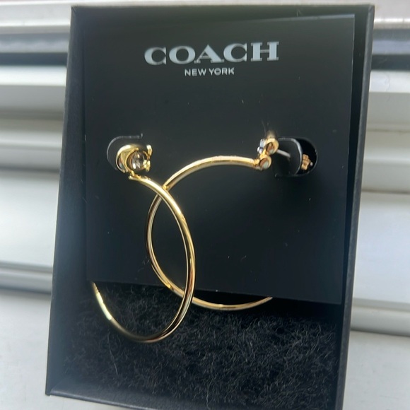 Brand new earrings - Picture 2 of 2